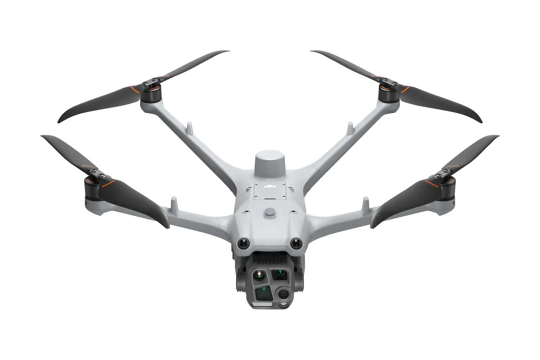 DJI Matrice 4TD dronas su RC Plus 2 pultu